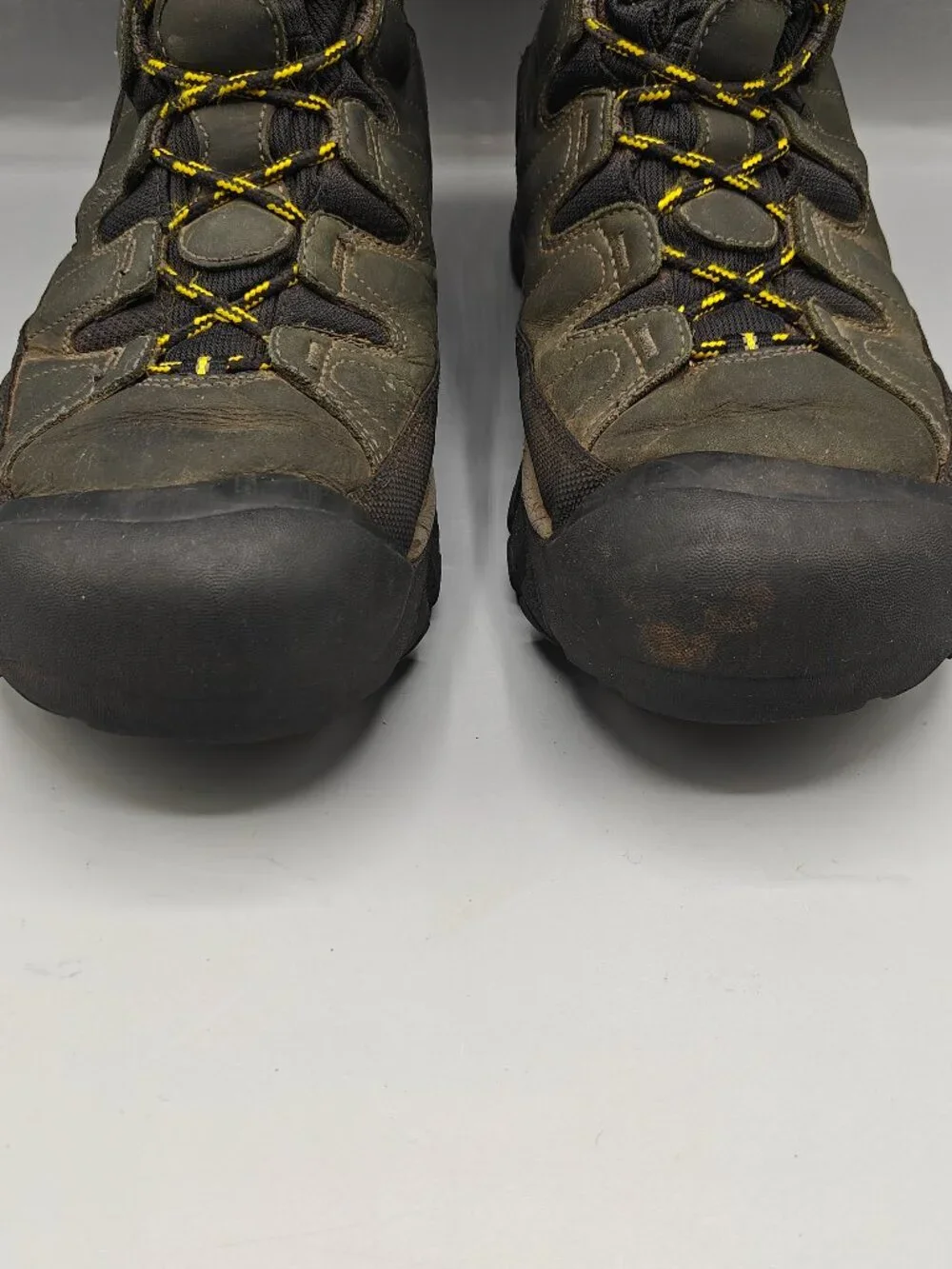 Keen Boots Mens 13 Summit County II 400G Insulated Waterproof Hiking Pre-Owned